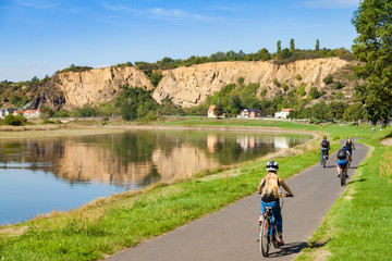 Radweg an der Elbe bei Diesbar-Seusslitz