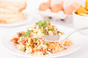 Scrambled eggs with chanterelle and parsley