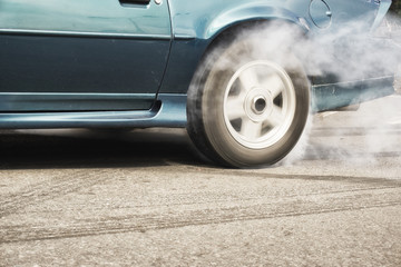 wheel drifting and smoking © Santi