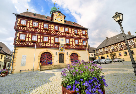 Marktplatz Bad Staffelstein mit historischem Rathaus