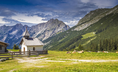 Fototapeta na wymiar Kapelle am Karwendelhaus