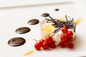 Cheesecake with chocolate sauce