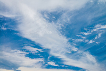 Obraz premium White clouds and blue sky background in sunshine day - Save the earth concept.