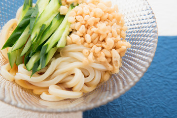 冷やしたぬきうどん
