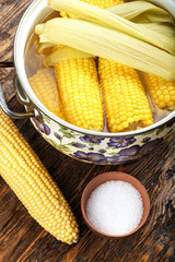 Cooked and raw corncobs