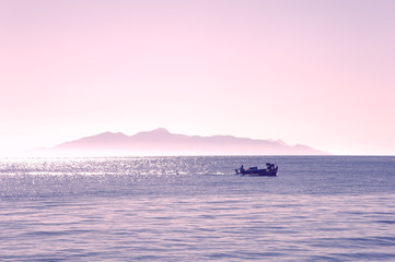Obraz premium Beautiful sunset over the sea of Santorini