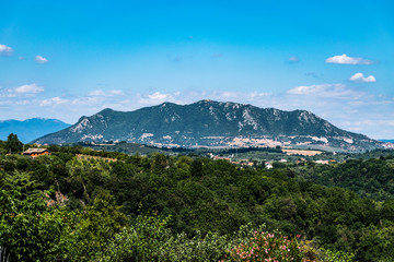 Fototapeta na wymiar Blick auf den Monte Soratte, Italien, Latium