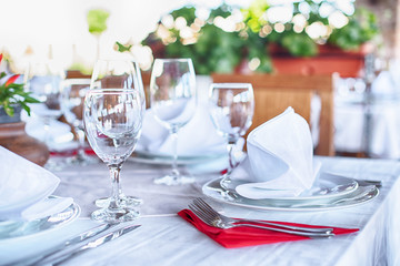 Fine restaurant dinner table place setting: napkin & wineglass