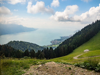 Preciosas vistas del Lago Leman en Rochers de Naye, SuizaOLYMPUS DIGITAL CAMERA