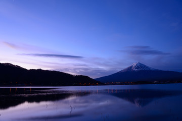 Fototapeta na wymiar Mt.Fuji and Lake Kawaguchiko at dawn