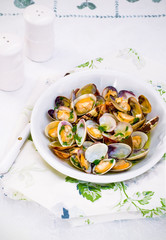 Shells vongole venus clams with parsley and with white wine (Vongole alla pescatora, Volgole al vino bianco)
