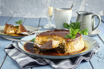 Creme Brulee auf Teller