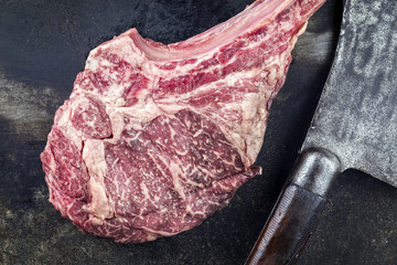Wagyu Tomahawk Steak mit altem Küchenbeil