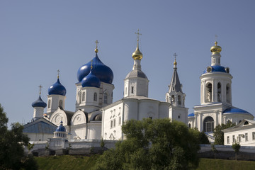 Fototapeta na wymiar Ансамбль Боголюбского женского монастыря возле города Владимир.