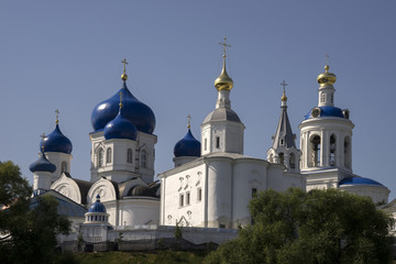 Fototapeta na wymiar Ансамбль Боголюбского женского монастыря возле города Владимир.
