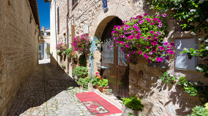 Fototapeta na wymiar Spello and its nooks and streets of the beautiful Italian towns