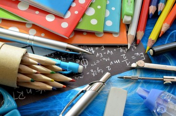 przybory szkolne © Pio Si