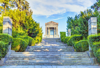 Fototapeta na wymiar Path leading to the Monument to the Unknown Soldier on Avala.