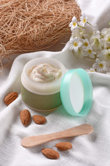 crema idratante alla mandorla