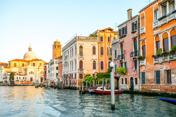 Naklejka premium Venice cityscape view on the Grand canal with Geremia e Lucia church at the sunrise