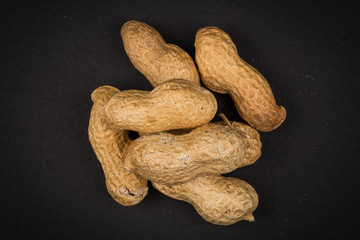 Raw peanuts shells