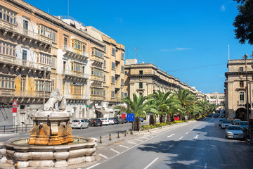 Naklejka premium Ulica w Valletcie. Malta
