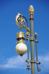 Fototapeta na wymiar lampadaire palais royal madrid