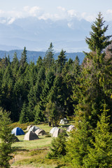 Pole namiotowe w górach © Piotr Szpakowski