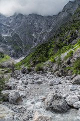 Eisbach und Gebirgshänge im Eisbachtal, Blick zum Watzmann