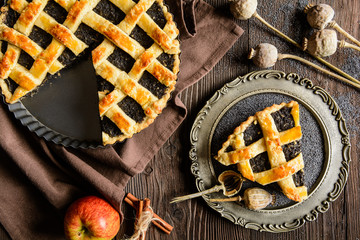 Grid cake with poppy seed filling