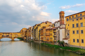 Naklejka premium cityscape with Ponte Vecchio of Florence