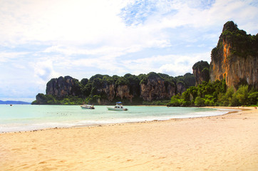 Obraz premium Krabi boasts beautiful beaches,crystal clear water,coral reef an