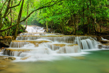 Naklejka premium Huay Mae Khamin waterfall, famous natural tourist attraction in Kanchanaburi Thailand.