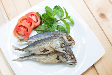 Fried mackerel with vegetable in white dish