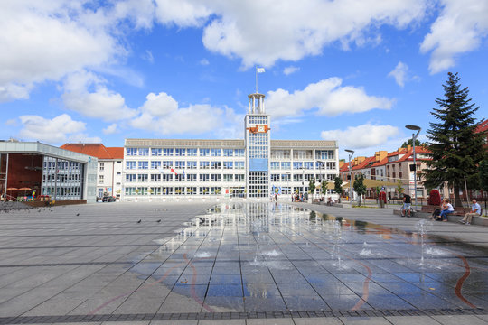 Koszalin, rynek staromiejski z ratuszem
