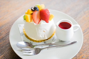 fruit cake with strawberry sauce