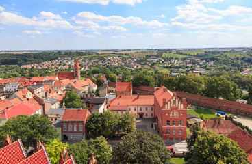 Chełmno, panorama południowej części starego miasta. Widać średniowieczne mury miejskie oraz...
