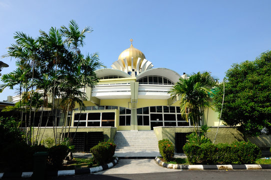 PENANG, MALAYSIA -APRIL 16, 2014: Pinang is a state mosque located in George Town, Penang, Malaysia. Construction of the mosque was completed in 1980. 