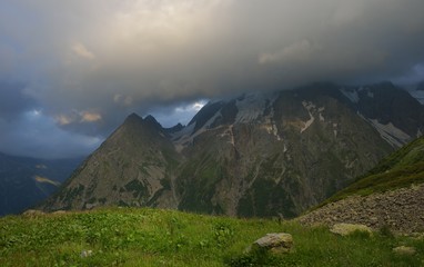 Naklejka premium Cloud in mountains