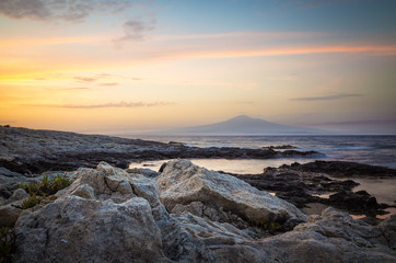 Obraz premium Landscape from the Gulf of Catania with mountain Etna