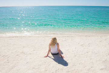 Fototapeta na wymiar Blonde woman at white beach paradise Australia