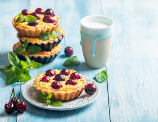 Small tarts with fresh cherries