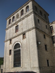 Monasterios.
