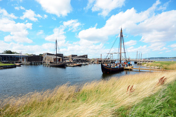 Hafen von Roskilde mit Blick auf Wikinger Museum