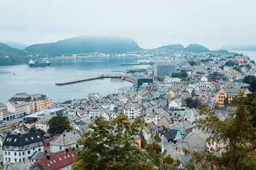 Obraz premium Ålesund from above / Shot of the city of Ålesund, Norway, from above on a foggy day. 