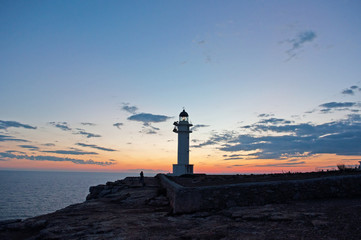 Fomentera, Isole Baleari: il faro di Es Cap de Barbaria, costruito nel 1972 all’estrema punta sud...