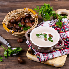 Cream soup of pureed chestnuts
