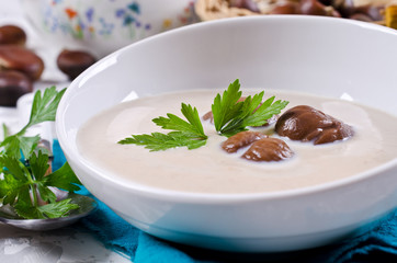 Cream soup of pureed chestnuts