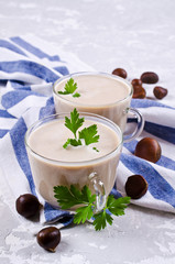 Obraz na płótnie Canvas Cream soup of pureed chestnuts