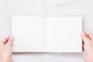 Obraz premium Opened blank no lined notebook